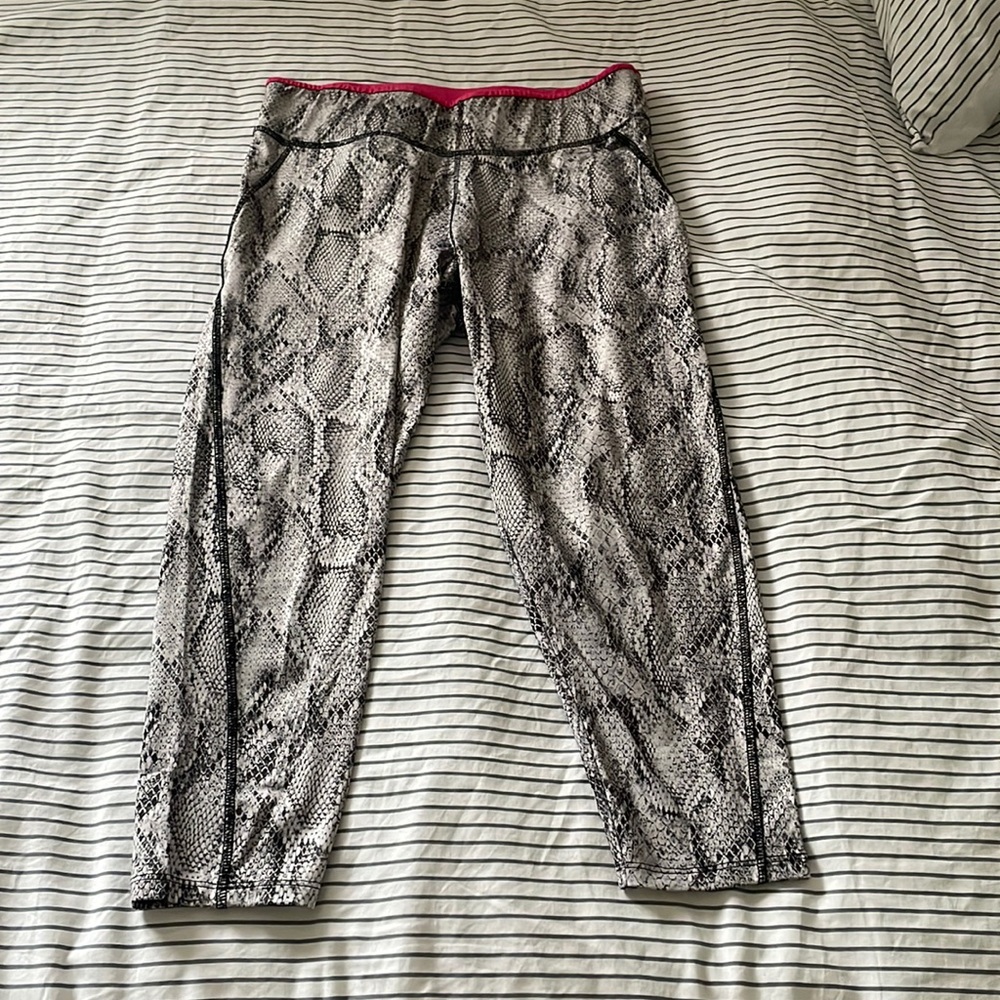 Snake print cropped leggings workout